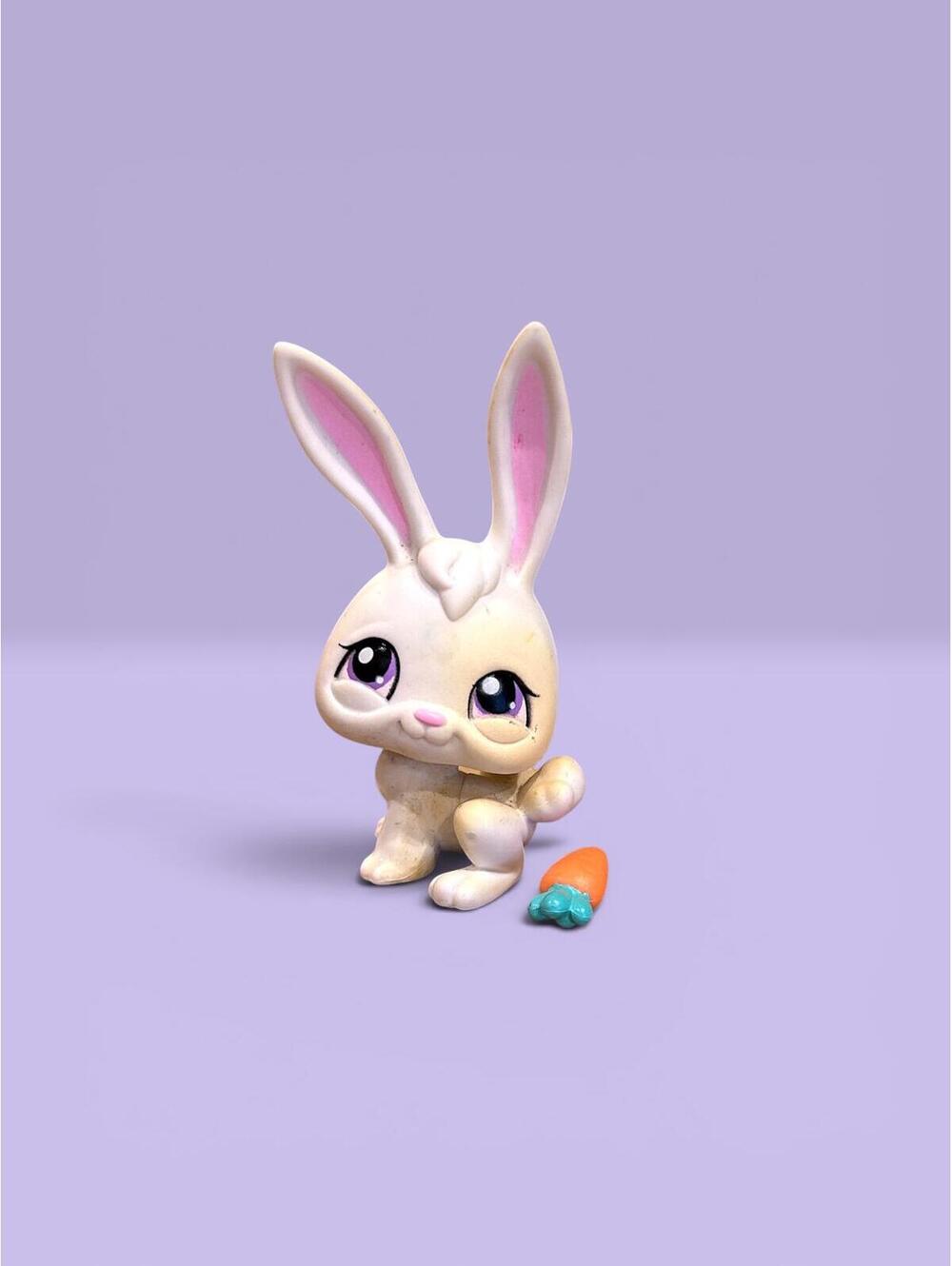 Littlest Pet Shop LPS Bunny #256 with Carrot Accessory